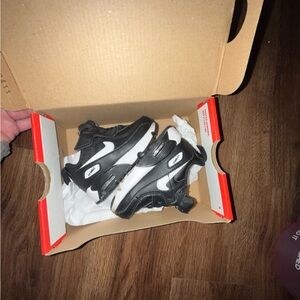 Nike Air Max 90 Easyon Black and White, Toddler Boy Size 5C